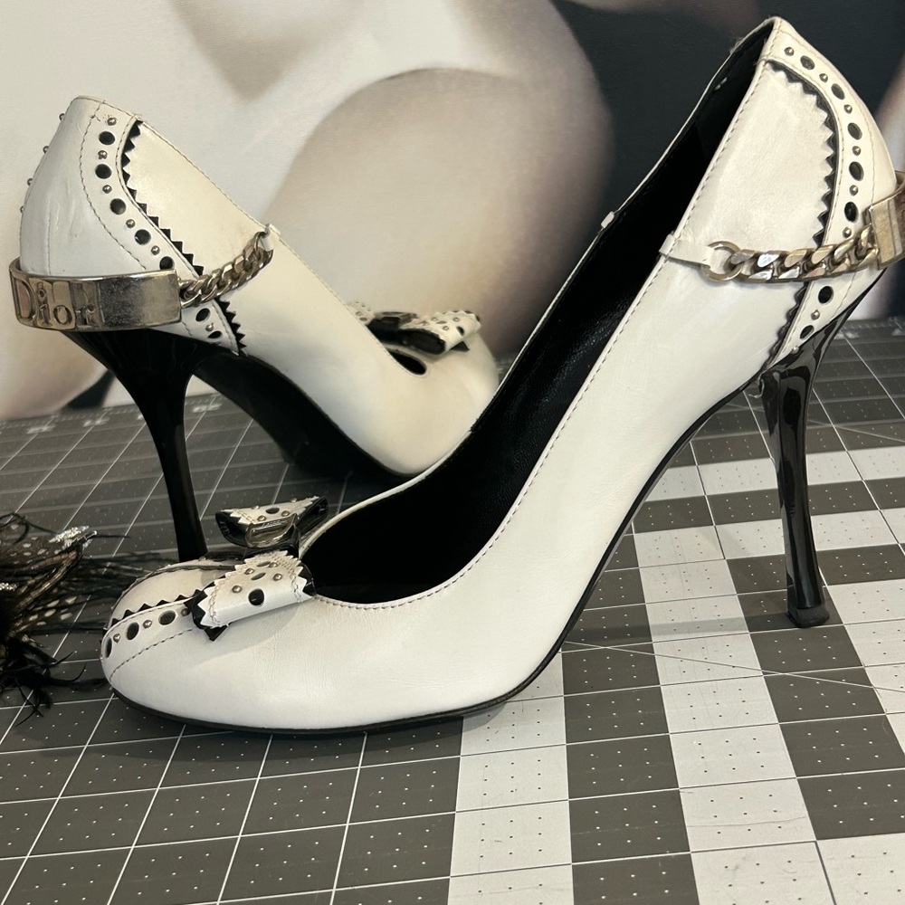 Christian Dior DTrick Round Pump Black and White Spectator Size 8.5